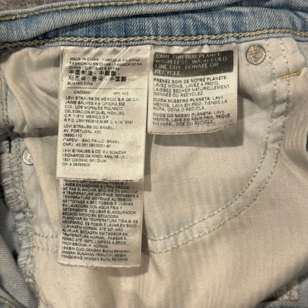 Levis Boyfriend Jeans Light Wash Distressed Blue Denim Size 31 CW-3815 - Picture 5 of 10